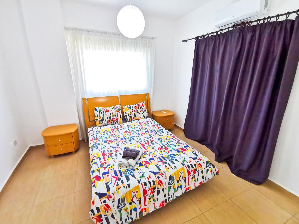 Off Course Seaview Apartment Larnaca Exterior photo