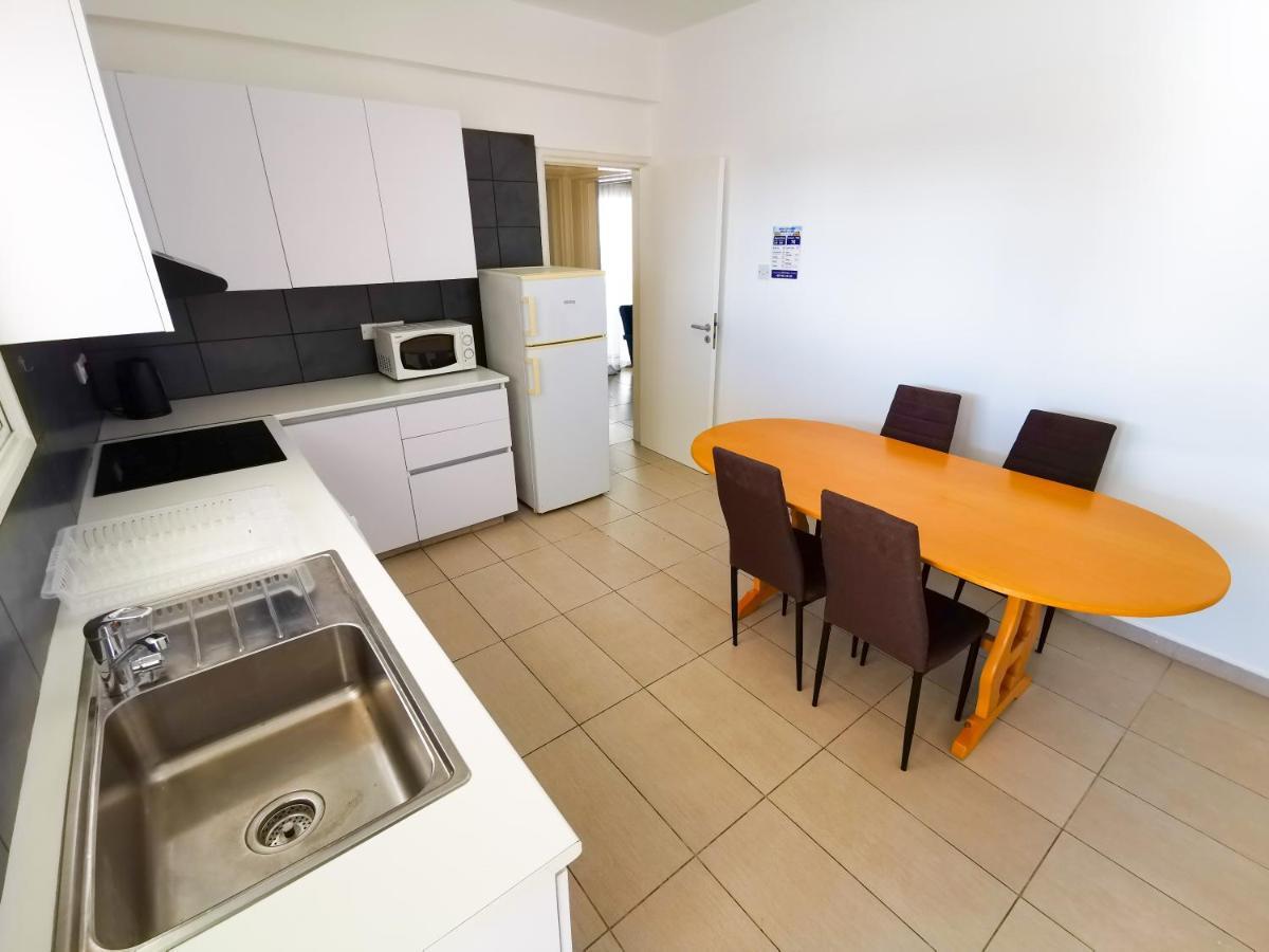 Off Course Seaview Apartment Larnaca Exterior photo